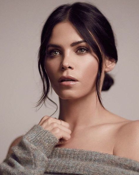 Jenna Dewan na Instagramie: „And now to balance it out, a #tbt with good hair courtesy of @maneaddicts @bridgetbragerhair 😺💕” Short Dark Hair, Girls Short Haircuts, Jenna Dewan, Fresh Hair, Short Hair Balayage, Girl Haircuts, Haircut For Older Women, Trending Hairstyles, Short Hair With Bangs