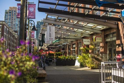 Yaletown’s redbrick warehouses were built with exterior platforms that allowed for easy loading of textiles onto trains. Those same platforms now live a new life as sunny patios filled with diners indulging in brunch, happy hour drinks or aesthetically striking dinners. Vancouver Neighborhoods, Georgia Street, Canadian Pacific Railway, Sidewalk Cafe, Modern Bathtub, Cool Restaurant, Downtown Vancouver, Round House, Vancouver Canada