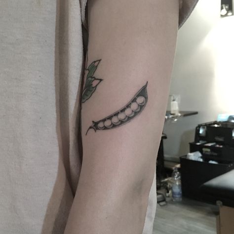 Artist in Montreal Pea Pod Tattoo Ideas, Snap Pea Tattoo, Pea Pod Tattoo, Peas In A Pod Tattoo, Pea Tattoo, Pea Pods, Snap Peas, S Tattoo, Geometric Tattoo