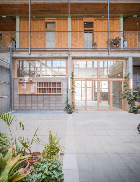 La Borda / Lacol | ArchDaily Housing Cooperative, Social Housing Architecture, Biomass Boiler, Communal Kitchen, Multifamily Housing, Collective Housing, High Building, Minimal Living, Student Housing