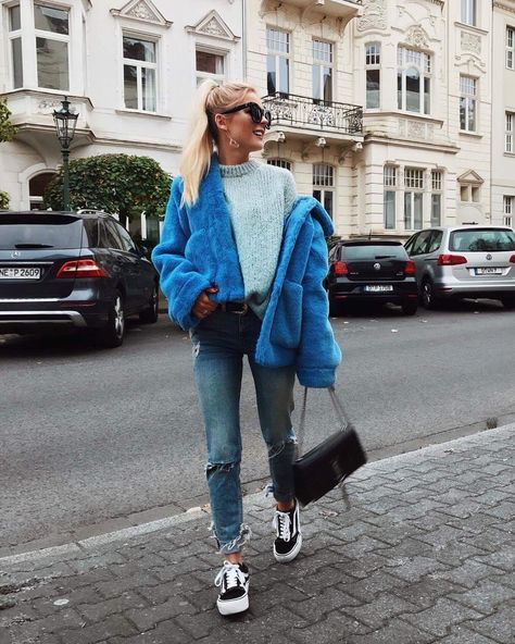 Blue Fur Jacket Outfit, Vans Platform Sneakers Outfit, Vans Platform Outfit, Blue Vans Outfit, Platform Vans Outfit, Fur Jacket Outfit, Vans Platform, Vans Outfits, Fake Fur Coat