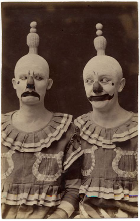 LittleThings.com : 5. The Clowns : 11 Vintage Circus Photos From When The Big Top Was All The Rage -- Clowns, most often known for their pantomiming, have always been part of circuses. They often act as the hosts of the show, making audiences laugh between acts. Vintage Circus Photos, Vintage Clowns, Creepy Clowns, Dark Visions, Circus Clowns, Creepy Vintage, Side Show, Send In The Clowns, Vintage Clown