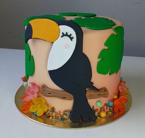 Toucan Cake Ideas, Tropical Bird Cake, Toucan Birthday Cake, Toucan Cake, Jungle Baby Shower Theme Decorations, Jasmine Birthday Cake, Leopard Birthday, Bird Birthday Parties, Jasmine Birthday