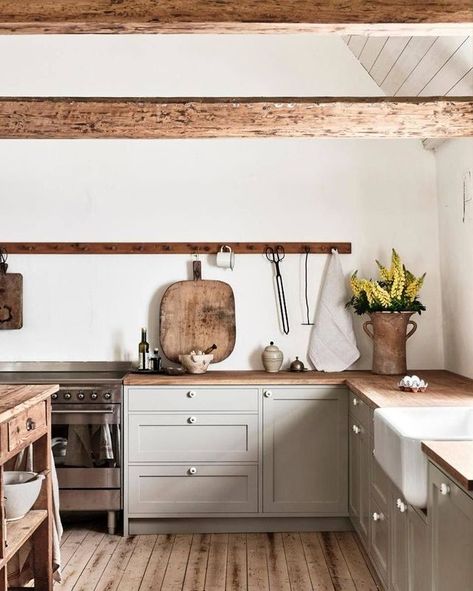 Residence (@residencemag) • Instagram photos and videos Dream Farmhouse Kitchen, Classic Farmhouse Kitchen, Swedish Farmhouse, Swedish Kitchen, Shaker Kitchens, Butcher Block Countertops, Shaker Kitchen, Handmade Kitchens, Modern Farmhouse Kitchens