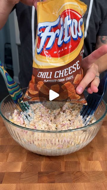 Corn Salad Fritos, Fritos Recipes Appetizers, Frito Corn Dip Recipe, Chilli Cheese Frito Corn Salad, Viral Frito Corn Salad, Mexican Bbq Side Dishes, Frito Salad Recipes, Frito Dip Recipe, Chili Cheese Frito Salad