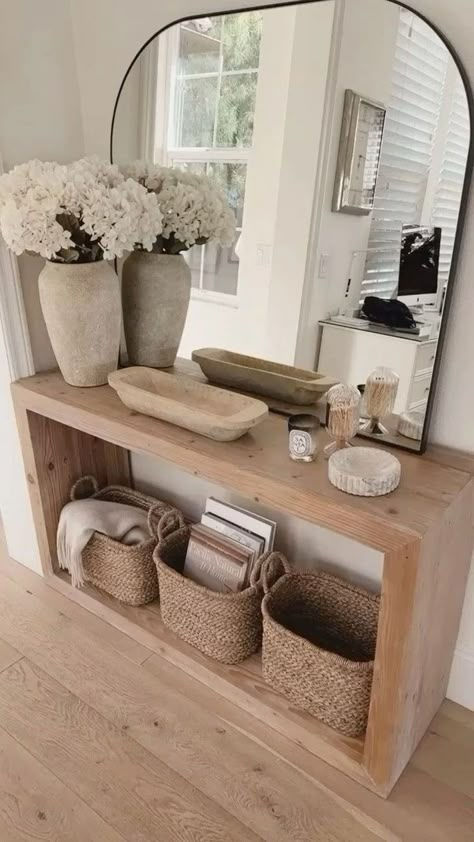 Console Table Decorating, Entryway Table Decor, Home Entrance Decor, Decor Home Living Room, Living Room Inspo, Apartment Living Room, 인테리어 디자인, Entryway Decor, Home Decor Inspiration