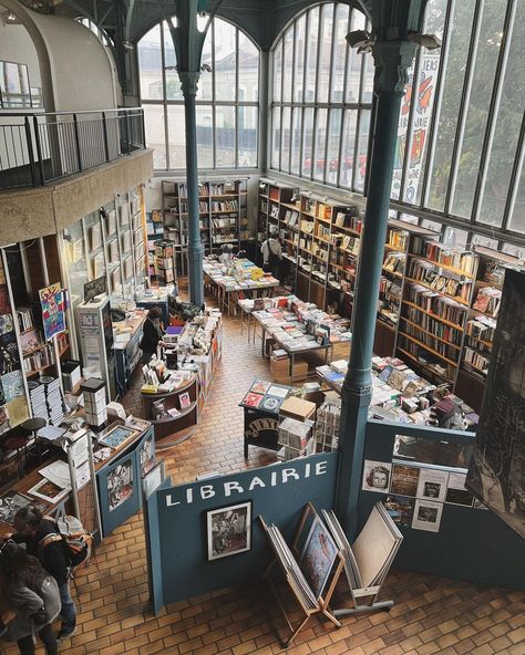 Halle Saint Pierre, Books Coffee, Free Entry, Travel Goals, Beautiful Space, Halle, Paris France, Times Square, Street View