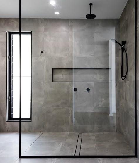 Light Grey Shower Tile, Modern Black Bathroom Design, Black Shower Room, Bathroom Interior Design Modern Grey, Bathroom Interior Design Modern Master Bath, Grey Black Bathroom, Grey And Black Bathroom, Grey Master Bath, Black And Grey Bathroom