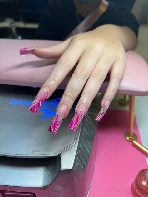 200s Nail Design, Y2k Tapered Square Nails, Pink Early 2000s Nails, Hot Pink 90s Nails, Square 90s Nails, Medium Length Nails Acrylic Square Pink, Pink Theme Acrylic Nails, 2000s Airbrush Nails, Nails 90s Style