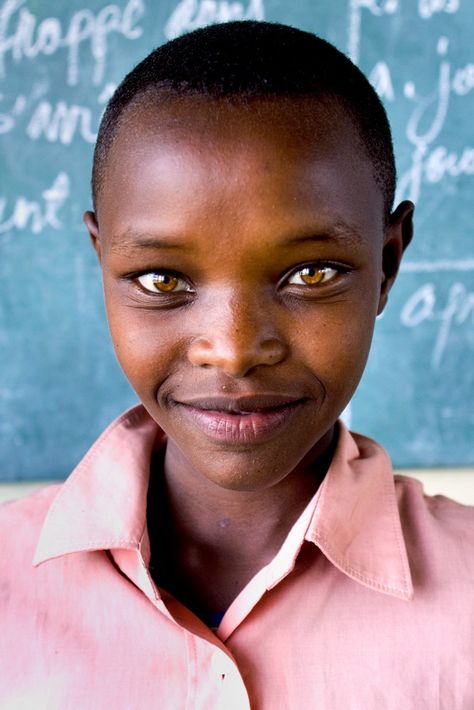 Divine Amber-Colored Eyes in Young African Girl The Blacker The Berry, Amber Eyes, Most Beautiful Eyes, African People, Corte De Cabelo Masculino, African Girl, Light Eyes, We Are The World, Stunning Eyes