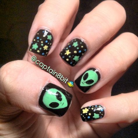 I'M TERRIFIED OF ALIENS, buuut these were requested. 😱👽 aliens & stars with a little difference of blue & yellow dots. inspired by the one & only legendary pixiepolish! :3 Ufo Nails, Alien Nail Art, Edc Nails, Space Cosplay, Nails Space, Alien Birthday, Alien Nails, Mini Masterpieces, Claw Marks