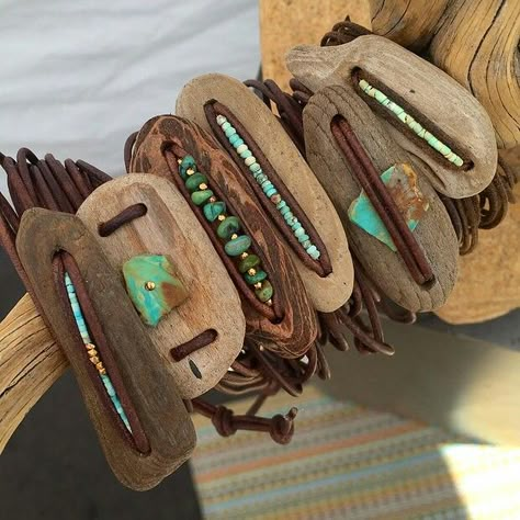 Driftwood Necklace, Driftwood Art Diy, Driftwood Jewelry, Green Mugs, Driftwood Crafts, Drift Wood, Wrap Bracelets, Wood Jewelry, Hippie Jewelry