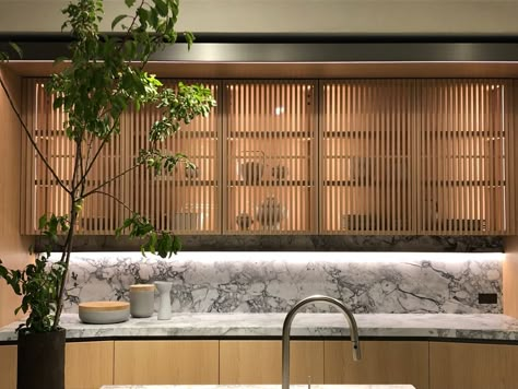 Japanese Pantry Design, Japandi Home Bar, Zen Kitchen Design Japanese Style, Modern Chinese Kitchen, Japandi Bar Design, Japandi Pantry, Molteni Kitchen, Japandi Bar, Zen Kitchen Design