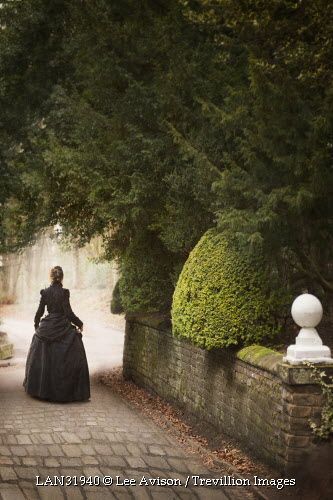 .Jane Austen Fairytale Fashion, Gothic Romance, Victorian Goth, Victorian Women, Victorian Gothic, Historical Romance, Story Inspiration, Cottage Chic, Victorian Era