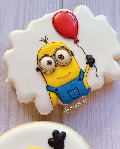 Minion Birthday Cookies Decorated, Minion Decorated Cookies, Minion Birthday Cookies, Minion Cookies Royal Icing, Minion Sugar Cookies, Minion Cookies Decorated, Minion Desserts, Minions Party Ideas, Minions Cookies