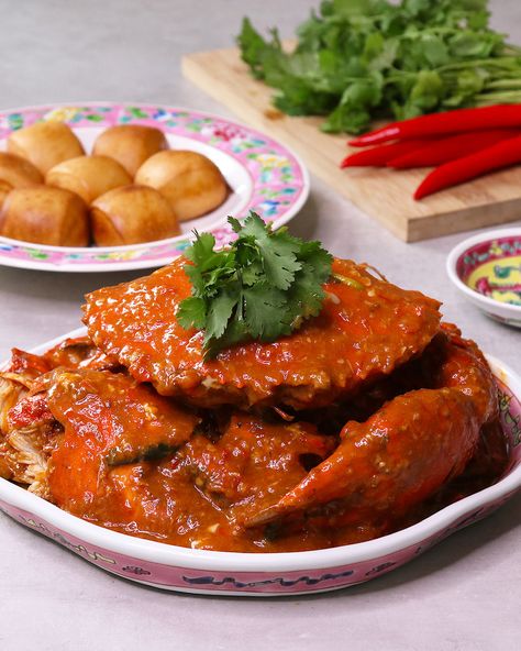 Singapore Chilli Crab Chili Crab Singapore Recipe, Chili Crab Recipe, Chilli Crab Recipe, Crab Sauce, Chinese Seafood, Singaporean Food, Chilli Crab, Chili Crab, Crab Recipe