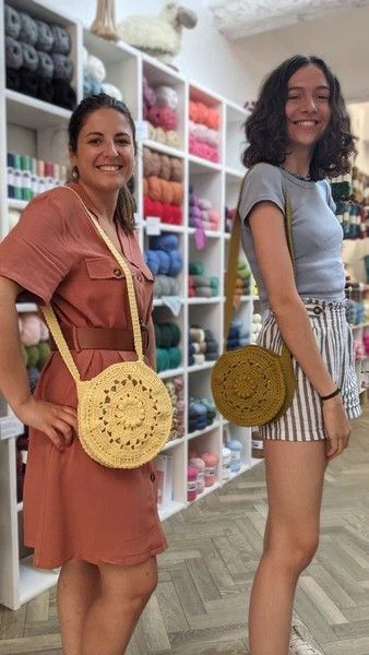 Poncho Crochet, Le Crochet, Diy Crochet, Crochet Bag, Straw Bag, Amigurumi, Couture, Knitting, Crochet