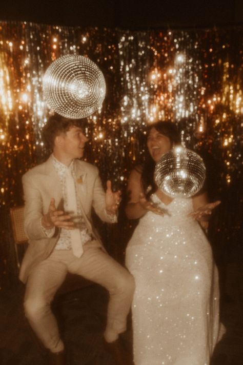 Disco Bride, Retro Wedding Inspiration, Retro Wedding Theme, Sets Your Soul On Fire, Disco Wedding, Vintage Disco, Disco Theme, Indie Wedding, Cowboy Wedding