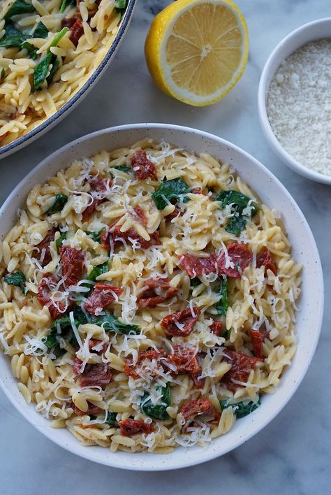 Lemon Orzo Risotto with Sundried Tomato, Spinach & Spicy Provolone Orzo Sundried Tomato, Orzo Pasta Recipes Side Dishes, Sun Dried Tomato Orzo, Sundried Tomato Recipes, Orzo Spinach, Pizza Dishes, Orzo Risotto, Spinach Orzo, Orzo Pasta Recipes