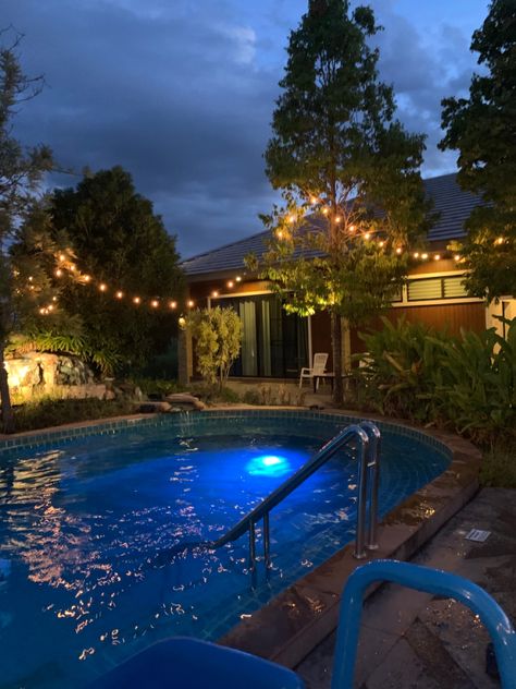 Backyard Pool Aesthetic Night, Indoor Pool Aesthetic Night, Pool At Night Aesthetic, Night Swimming Aesthetic, Swimming Pool At Night, Alexa Core, Morocco Holiday, Insane Pools, Pool Movie