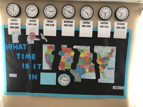 We talk about time zones & U.S. geography in 5th grade social studies, so I created this interactive bulletin board. I laminated the blue square, so I can write a name of a different state or city on it. Scholars can then locate the place on the map, & set the correct time on the blue clock based on what time zone that place is in. Interactive Geography Bulletin Board, Geography Bulletin Boards Middle School, Social Studies Bulletin Boards Elementary, Geography Bulletin Board Ideas, Middle School Social Studies Bulletin Boards, Social Studies Bulletin Boards 5th Grade, Geography Bulletin Boards, Geography Classroom Decorations, Us History Bulletin Boards