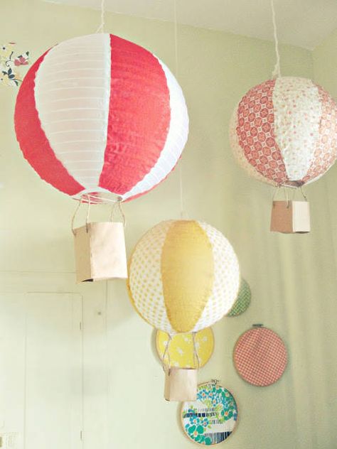 We love these pretty hanging lanterns — that are easy to make, too! Hot Air Balloon Paper, Balloon Lanterns, Diy Hot Air Balloons, Hot Air Balloon Party, Paper Lanterns Diy, Kids Rooms Diy, Diy Projects For Kids, Paper Lantern, Hot Air Balloons