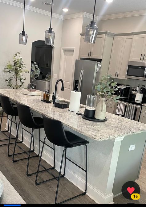 Black And Grey Kitchen Ideas Decor, Apartment Bar Stool Ideas, Apartment Kitchen Island Decor, Townhome Kitchen, Kitchen Bar Ideas, Barstools Modern, Modern Home Decor Kitchen, Kitchen Barstools, Modern Barstools