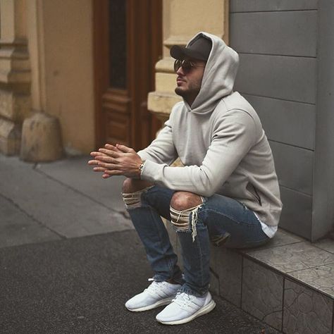 WEBSTA @ philippegazarstyle - Ripped jeans and #ultraboost Ultraboost Outfit Men's Fashion, Ultraboost Outfit, Running Shoes Outfit Men, Running Shoes Outfit, Nice Clothing, Male Outfits, Young Mens Fashion, Der Gentleman, Urban Wear Women