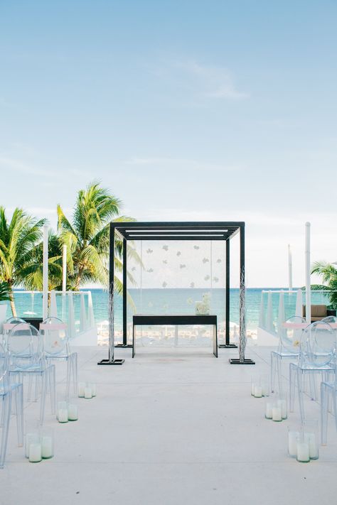 Modern Wedding Arch Ideas: Chic Black Chuppah Wedding Altar Ideas, Modern Wedding Arch, Wedding Pergola, Wedding Arch Ideas, Beach Wedding Decorations Reception, Altar Ideas, Wedding Altar, Arch Ideas, Black Chairs