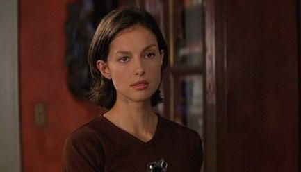 Ashley Judd 90s, Double Jeopardy, Shortish Hair, 90s Haircuts, Ashley Judd, Fun Dresses, Lisa Says Gah, Hair Inspiration Short, 90s Hairstyles