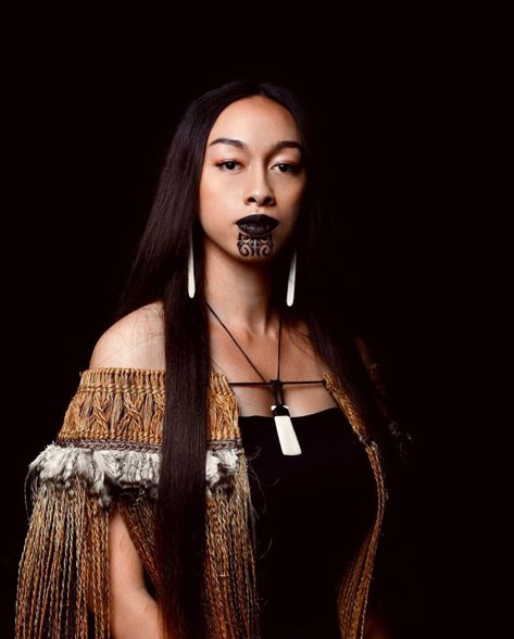 Maori Portraits Photography, New Zealand Women, Native Tribe Tattoo, Maori Traditional Clothing, Maori Culture Aesthetic, Maori Photography, Maori Aesthetic, Indigenous Tattoos, Afro Indigenous