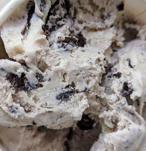 Oreo Cheesecake Ice Cream - Cookie Madness Cookies And Cream Ice Cream, Oreo Sandwich Ice Cream, Homemade Oreo Ice Cream Sandwiches, Oreo Cookie Ice Cream Cake Recipe, Oreo Cookie Ice Cream Sandwich, Icecream Cookie Sandwich, Oreo Ice Cream Sandwich, Scary Food, Cuisinart Ice Cream