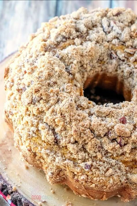 Pumpkin Streusel Cupcakes, Pumpkin Coffee Cake With Streusel Bundt, Pumpkin Crumb Cake Recipes, Fall Breakfast Sweets, Pumpkin Coffee Cake Bundt, Pumpkin Streusel Bundt Cake, Fall Coffee Cake Recipes, Bundt Breakfast Cake, Pumpkin Streusel Cake