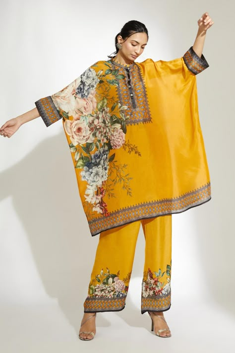 Collar Chanel, Rajdeep Ranawat, Kaftan Designs, Tunics Online, Gaun Fashion, Yellow Silk, Bodo, Fabric Silk, Band Collar