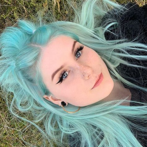 Pastel Teal Hair, Extreme Hair Colors, Dreadlocks Girl, Hair Colour Inspo, Pastel Teal, Colorful Hairstyles, Pastel Turquoise, Coloring Process, Aqua Hair