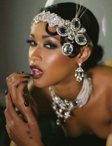 1920 Black Women Fashion, 1920s Makeup Gatsby Black Women, 20s Fashion Black Women, Harlem Nights Makeup Black Women, Roaring 20s Makeup Black Women, Great Gatsby Makeup And Hair Black Women, 1920s Hair Black Women Roaring 20s, 20s Hairstyles Black Women, 1950s Makeup Black Women