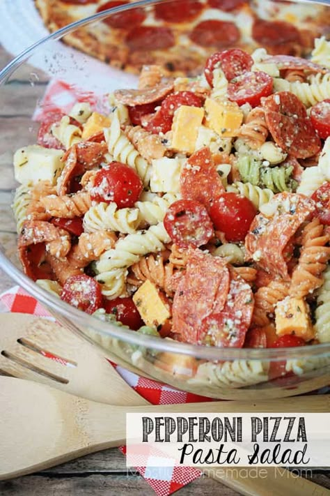 Pepperoni Pizza Pasta Salad 12 Tomatoes, Pasta With Pepperoni, Pepperoni Pizza Pasta Salad, Pepperoni Pizza Pasta, Pepperoni Pasta, Pizza Pasta Salad, Shake Recipes Healthy, Summer Side Dishes Recipes, Pepperoni Recipes