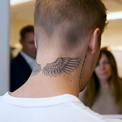 Justin Bieber Neck Tattoo, Justin Bieber Wings Tattoo, Mandala Tattoo Mann, Wing Neck Tattoo, Eagle Wing Tattoos, Justin Bieber Tattoos, Alas Tattoo, Tattoo Homme, Tattoo Wings