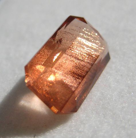 Oregon Sunstone Norse Goddesses, Venus Aphrodite, Oregon Sunstone, Greco Roman, Pretty Rocks, Colored Stones, Beautiful Rocks, Mineral Stone, Minerals And Gemstones