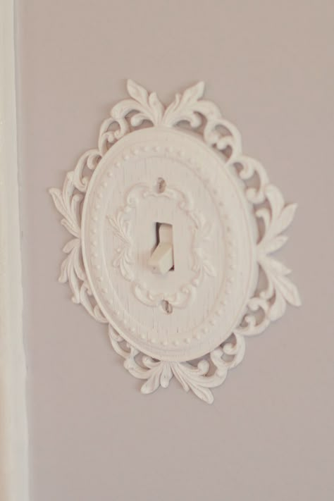 Light switch cover - would adorable in a little girl's room! Camera Shabby Chic, Commode Shabby Chic, Baños Shabby Chic, Cocina Shabby Chic, Muebles Shabby Chic, Chic Bedroom Design, Shabby Chic Design, Decoration Shabby, Estilo Shabby Chic