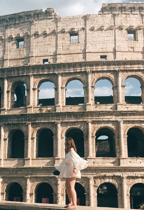 Colloseum Photo Ideas, Colosseum Photoshoot, Colosseum Aesthetic, Rome Photoshoot, Rome Italy Photography, Rome Vacation, Italy Travel Photography, Best Places In Europe, Italy Vibes