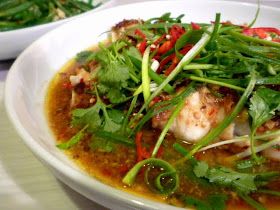 3 hungry tummies: Steamed Rockling With Hot And Spicy Bean Sauce 香辣豆醬蒸魚 Steam Fish Recipe, Chinese Sauces, Steamed Fish Recipes, Steam Fish, Singaporean Food, Chinese Fish, Sea Foods, Bean Sprout, Cooking Fish