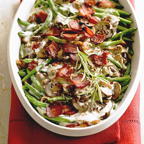 Bacon-Topped Green Bean Casserole Best Thanksgiving Appetizers, Green Beans Side Dish, Greenbean Casserole Recipe, Holiday Dishes, How To Cook Beans, Holiday Side Dishes, Thanksgiving Food, Green Bean Recipes, Thanksgiving Appetizers