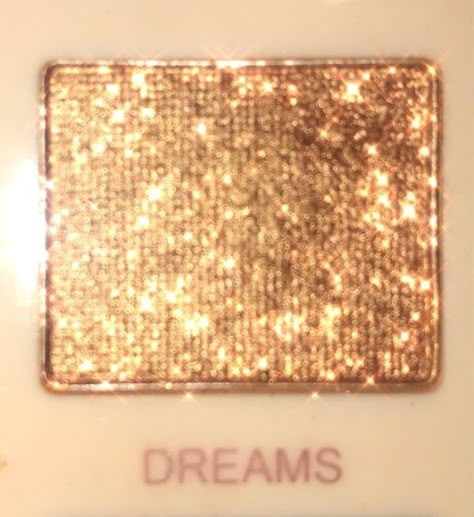 Gold Eyeshadow Aesthetic, Giorno Giovanna Aesthetic, Gold Girl Aesthetic, Golden Girl Aesthetic, Gold Glitter Aesthetic, Gold Color Aesthetic, Eyeshadow Aesthetic, Golden Brunette, Golden Eyeshadow