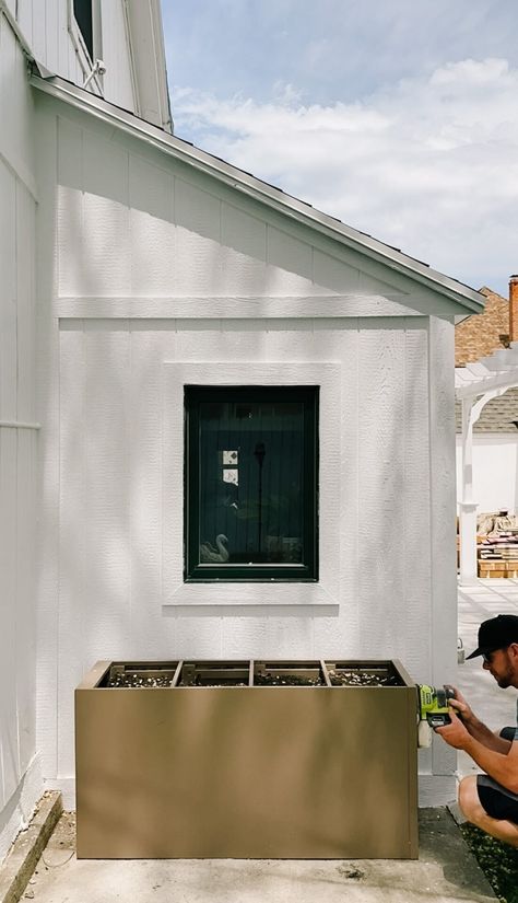 Planter Box Front Yard, Filing Cabinet Raised Bed, Tiled Planter Boxes, Diy Tile Planter, Plant In Front Of House, Repurposed File Cabinet Ideas, Make Planter Boxes, Filing Cabinet Repurpose, Diy Raised Planter Boxes