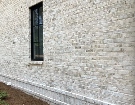 Chesapeake Pearl - Pine Hall Brick Brick And Stone House Exterior, Light Brick House Exterior, Brick Options, Pine Hall Brick, Brick Farmhouse, Stone Exterior Houses, Lake Houses Exterior, Light Brick, Brick Detail