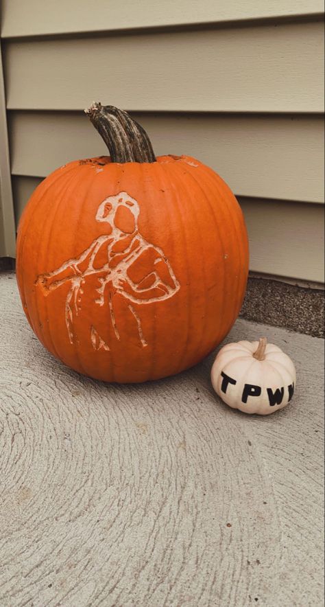 Pumpkin Carving Harry Styles, Harry Styles Pumpkin Painting, Harry Styles Pumpkin Carving, Harry Styles Pumpkin, Pumpkin Carving Ideas Aesthetic, Harryween 2022, Pumpkin Carving Inspo, Harry Styles Halloween, Harold Styles