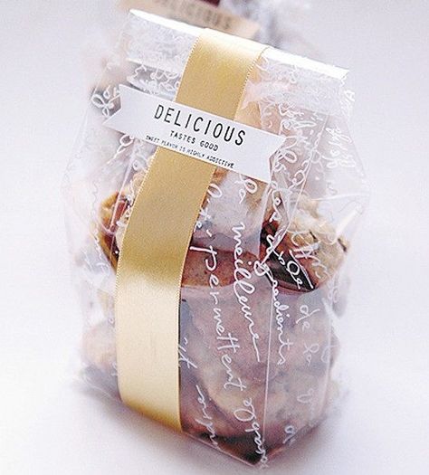 50pcs Clear Plastic Cookies Bags With Gold Paper Board and Free Stickers Transparent Cellophane Bags For Wedding DIY Bakery Golden Paper, Snack Packaging, Wrapping Inspiration, Plastic Bag Packaging, Macaron Cake, Baking Packaging, Bakery Packaging, Cake Packaging, Tray Design