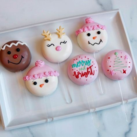 Christmas Cakesicles, Donut Decorating Ideas, Cake Pop Tutorial, Teddy Bear Cookies, Christmas Treats Boxes, Xmas Treats, Donut Decorations, Oreo Pops, Bear Cookies