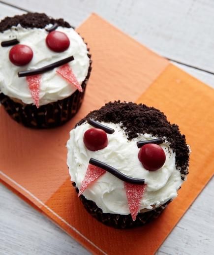 , Vampire Cupcakes, Delicious Halloween Desserts, Menu Halloween, Dessert Halloween, Postres Halloween, Halloween Dessert, Sour Candy, Halloween Desserts, Theme Halloween